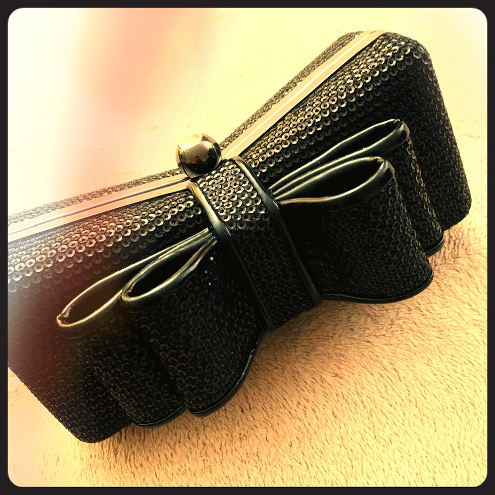 Black bow tie clutch purse